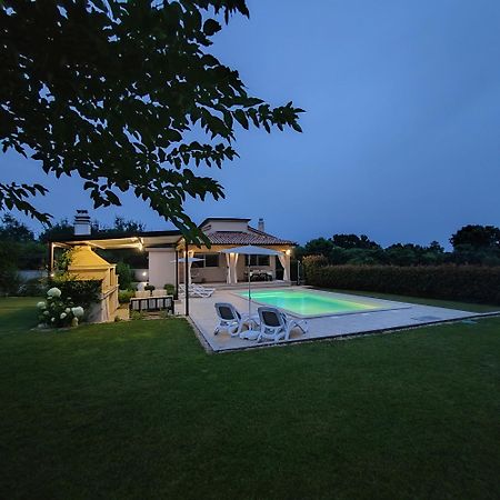 Villa Mila 로비니 외부 사진