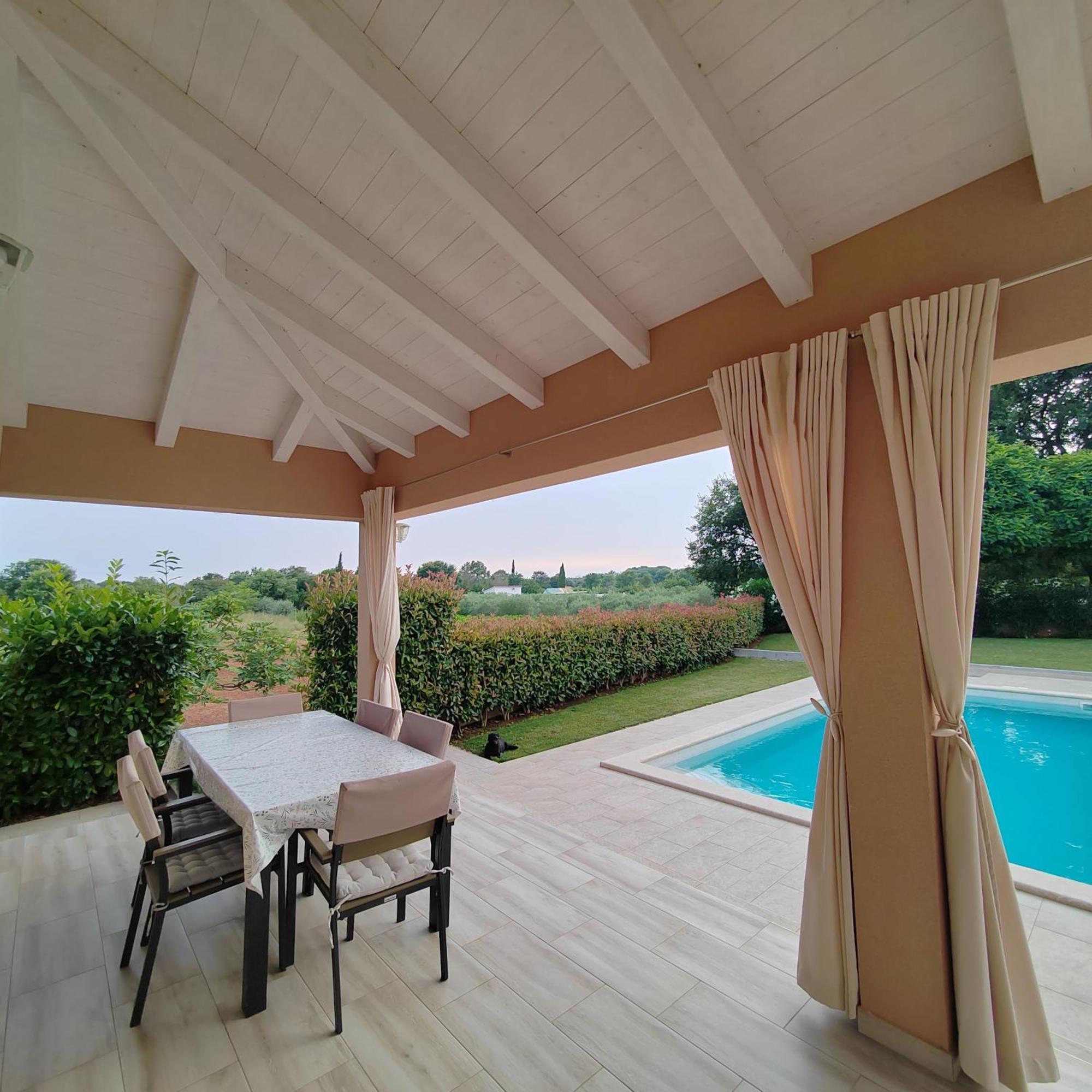 Villa Mila 로비니 외부 사진