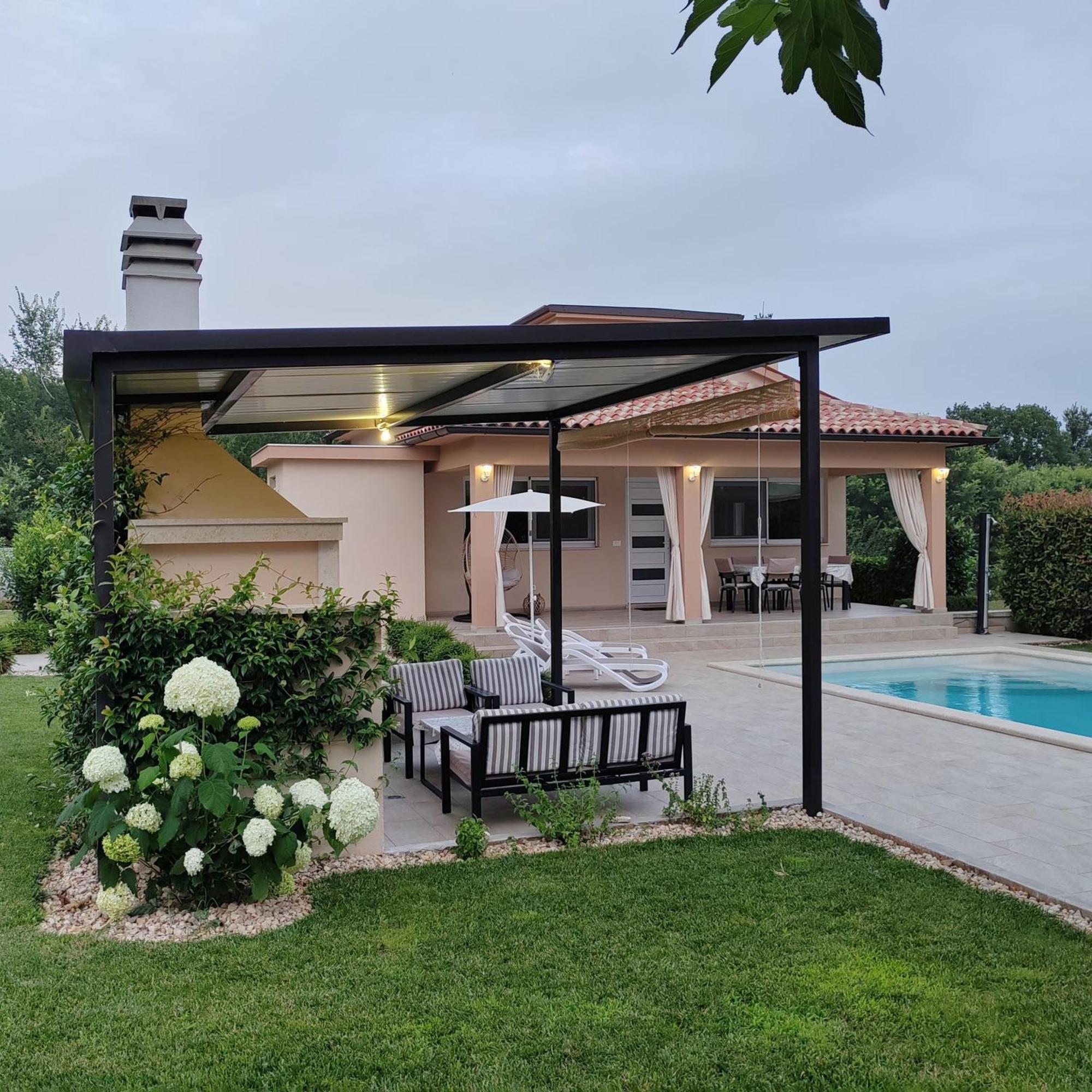 Villa Mila 로비니 외부 사진