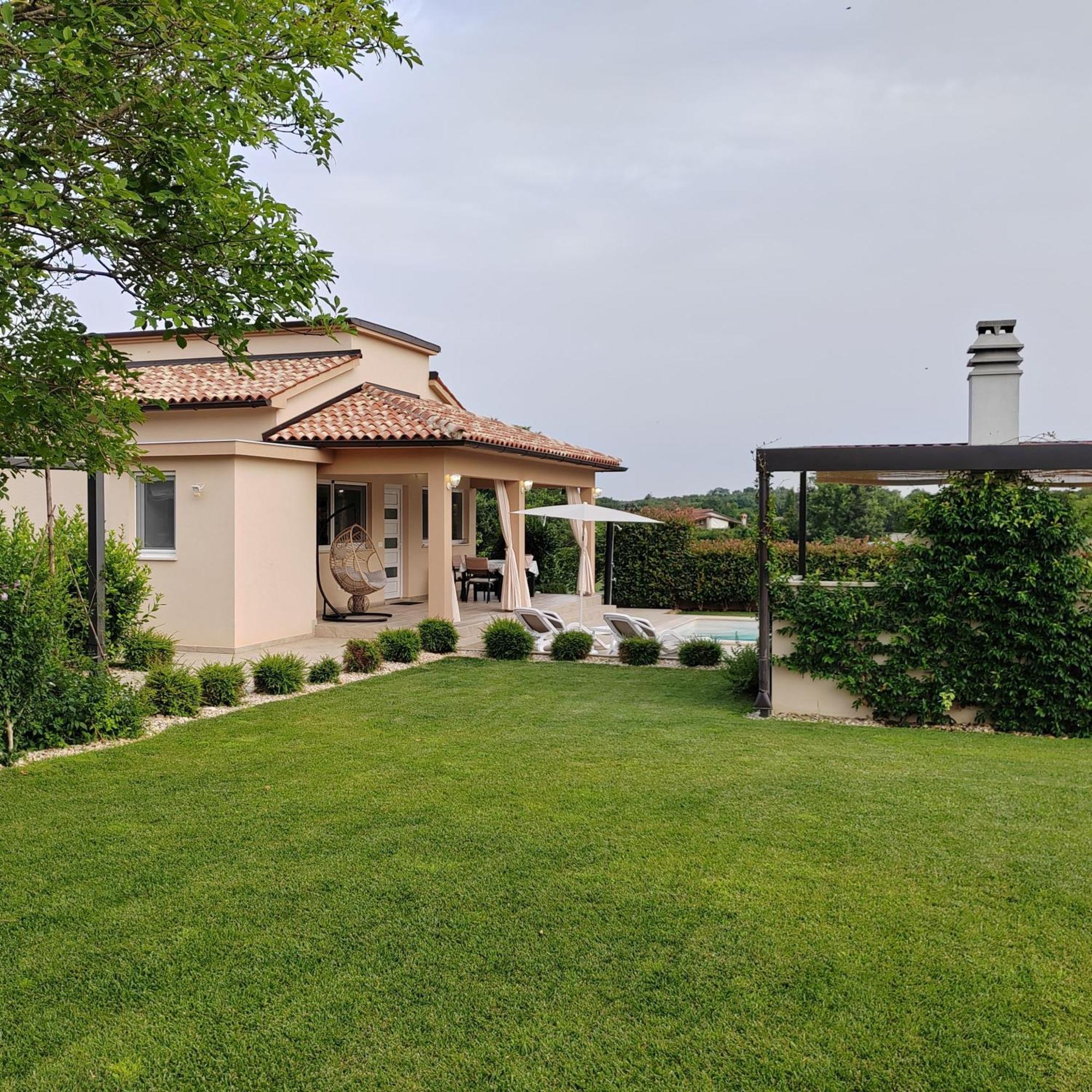 Villa Mila 로비니 외부 사진